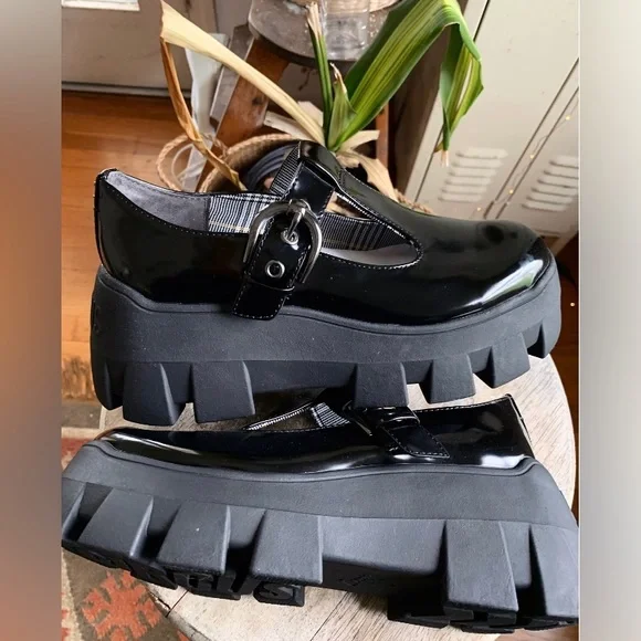 Treaded Platform Mary Janes - Picture 8 of 10